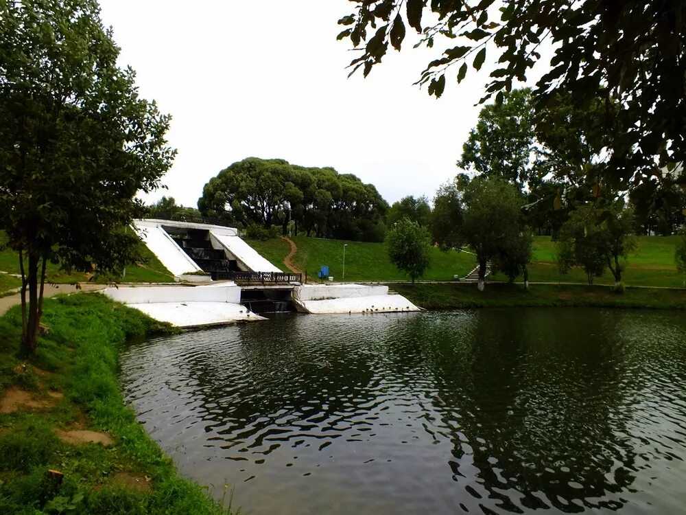 парк имени кирова киров. парк имени кирова пруд. кирова, киров. парк у цирка киров. парк у диорамы киров.