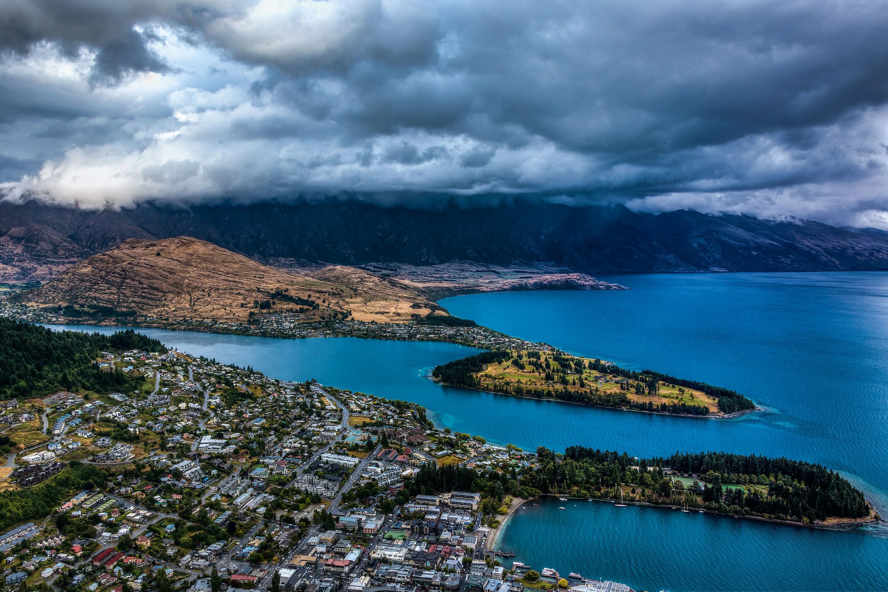 New zealand consists. Квинстаун новая Зеландия. Квинстаун Австралия. Квинстаун ЮАР. Оклендские острова новая Зеландия.