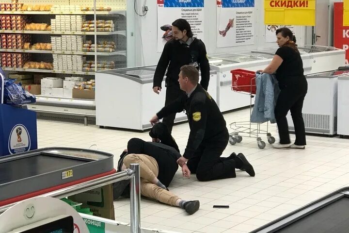 ашан камеры видеонаблюдения. воры ашана. воры ашана москва. кражи в ашане уфа. воришки в магазинах москвы.