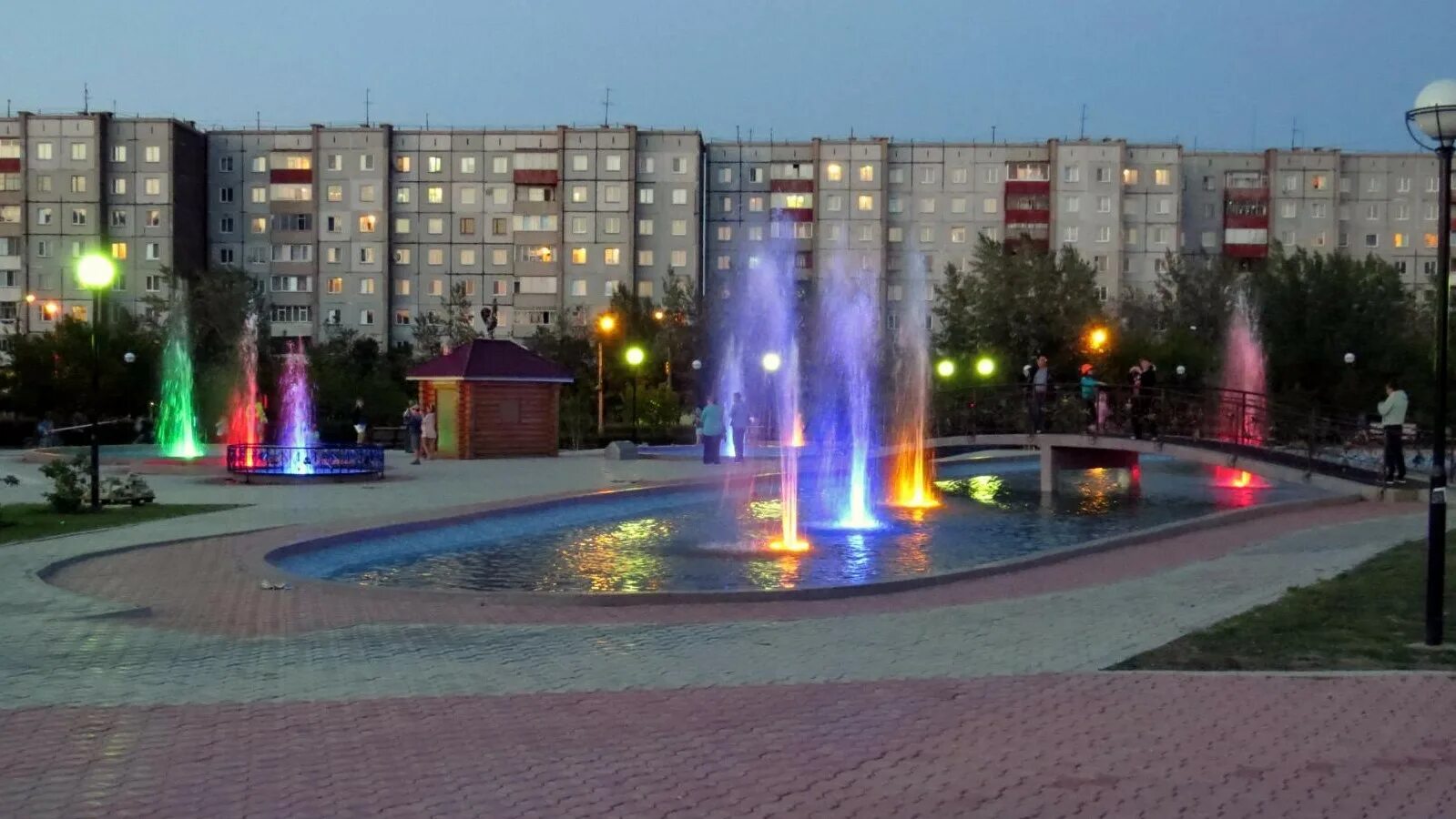 Саяногорский городской сайт. Сквер Стриго Саяногорск. Саяногорск парк Стриго. Город Саяногорск Республики Хакасия. Саяногорск фонтан парк Стриго.