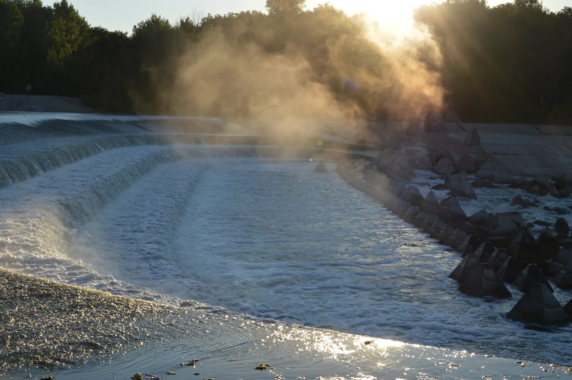 Водопады саратовской. Большой Иргиз Саратовская область водопад. Река Иргиз Саратовская. Иргиз водопады Саратовская. Водопады в Саратовской области на реке Иргиз.