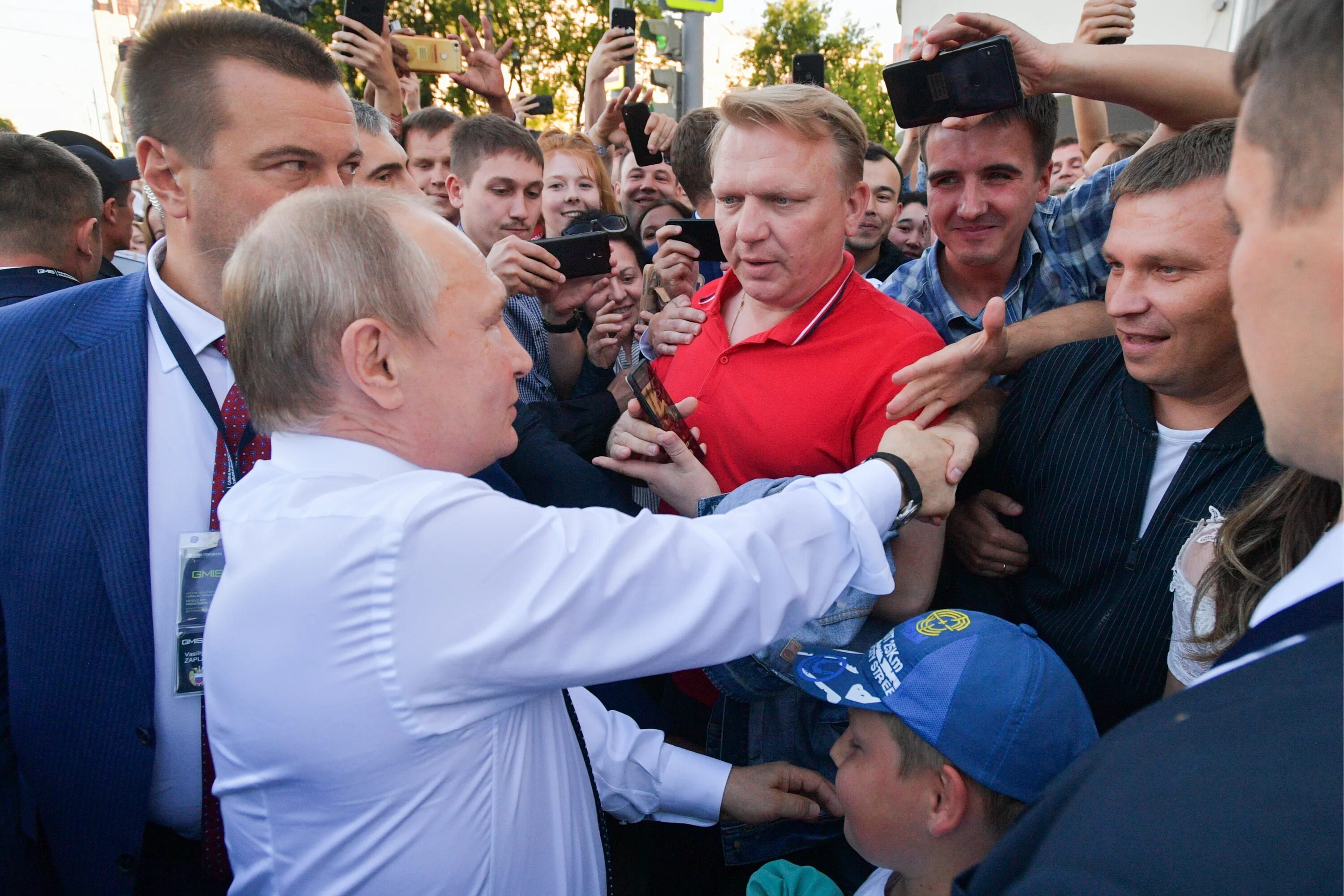 Охрана Путина Екатеринбург. Фотографии Путина с народом. Последние новости россии мировые новости