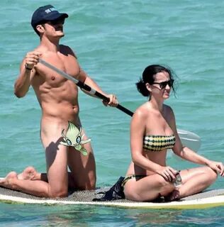 El marido de Katy Perry se desnudó en el mar y salieron los MEMES.