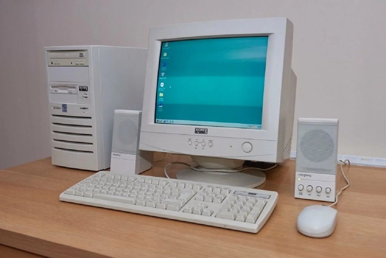 Компьютеры 98 года. PC Compaq 1999. Старый компьютер. Компьютер 90-х. Компьютер 1999 года.