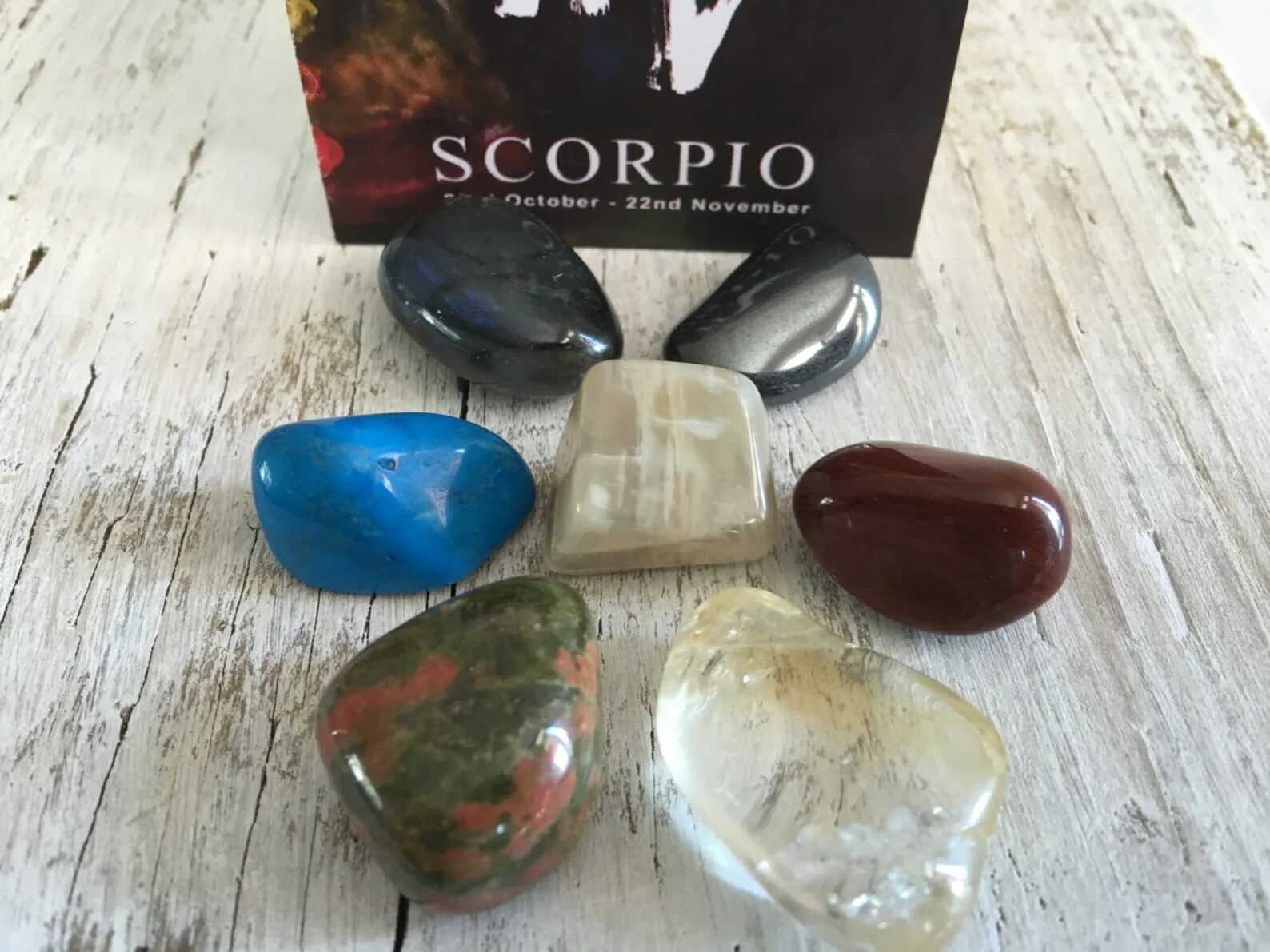 Скорпион камень талисман. Камень талисман для скорпиона женщины. Скорпиону камни 22 ноября. Камень оберег для скорпиона.