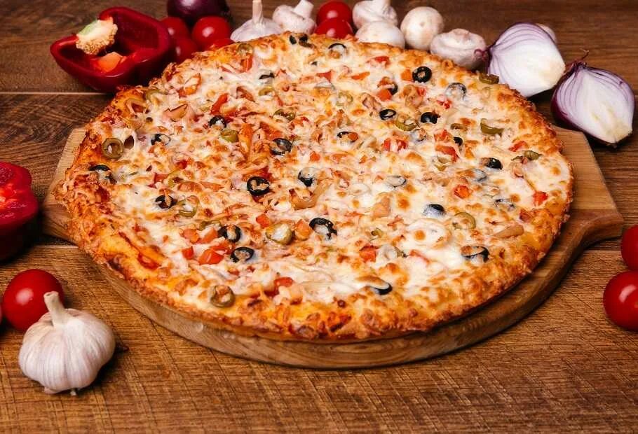 Домашняя пицца с морепродуктами. Пицца с креветками. Пицца морская. Пицца дары моря. Пицца с креветками и кальмарами.