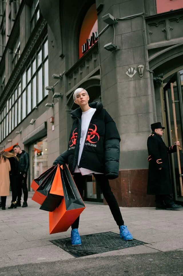 Демна гвасалия vetements. Баленсиага ветементс. Balenciaga vetements. Демна гвасалия. Balenciaga vetements.
