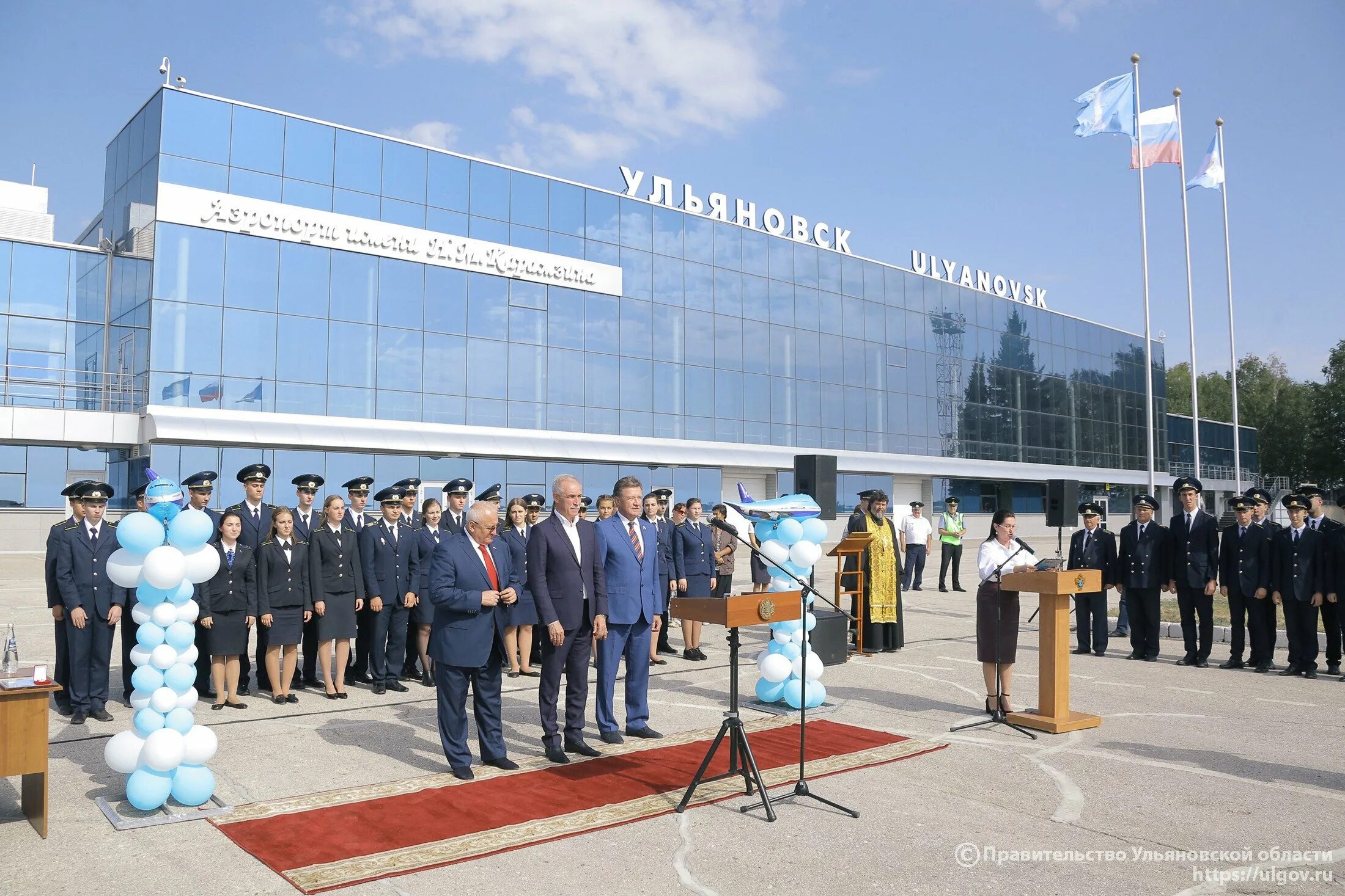 Аэропорт имени Карамзина Ульяновск. Ульяновский Центральный аэропорт. Ульяновск аэропорт новый. Аэропорт Ульяновск Баратаевка памятник.