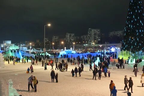 Каток у театра театра
