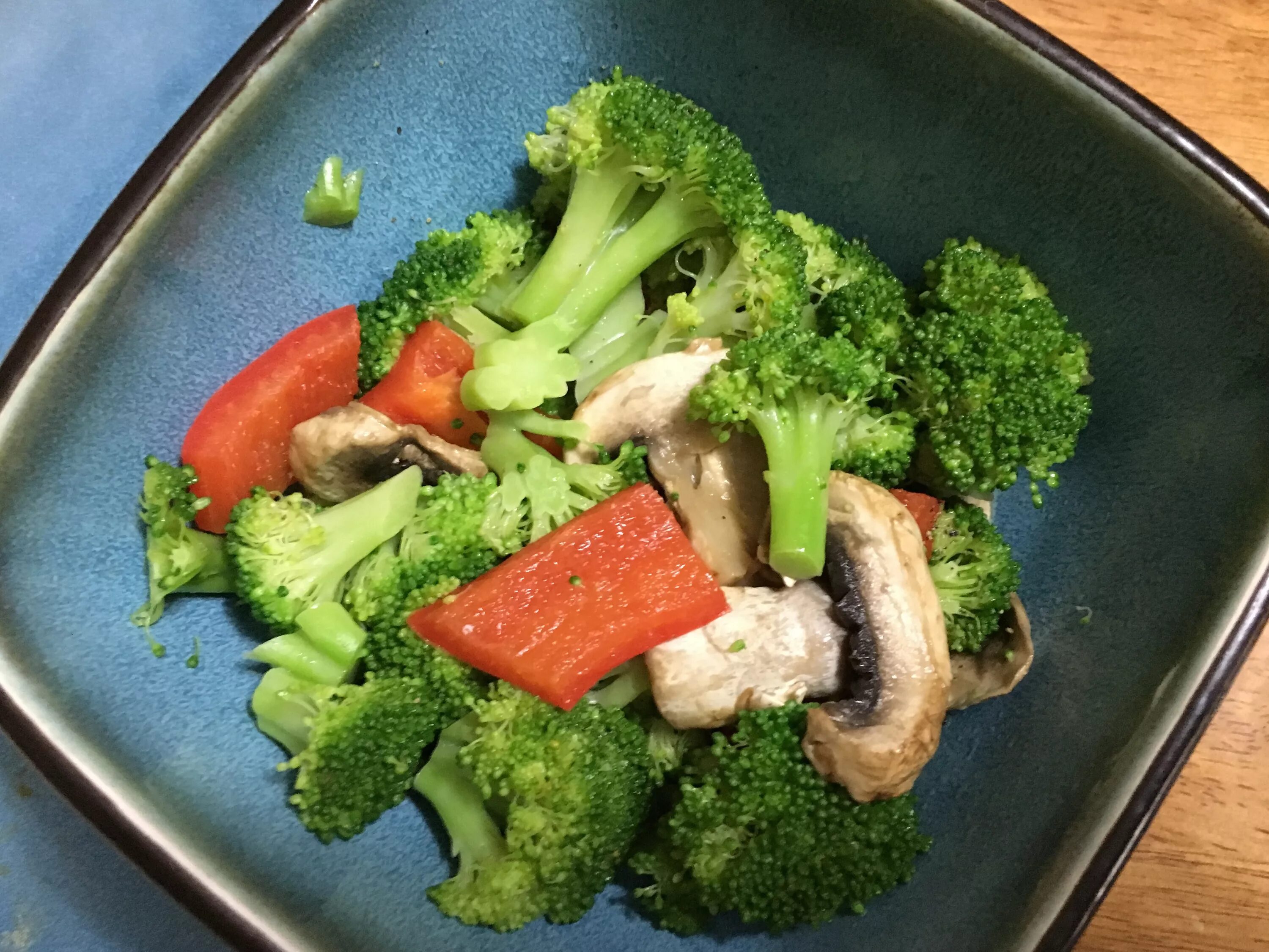 Vegetable lunch. Овощи на обед. Овощи брокколи. Вегетарианская еда. Обед с брокколи.