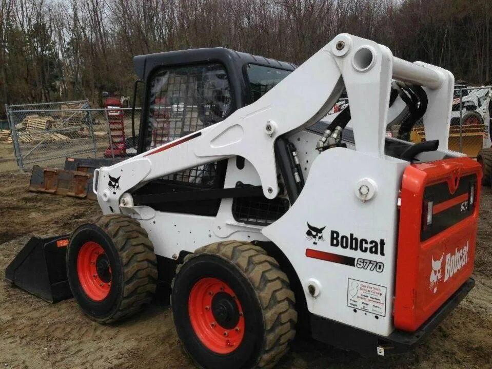 Bobcat s630. Погрузчик Bobcat s770. Бобкэт 770. Мини погрузчик Bobcat s630. Мини погрузчик Бобкет s 770.