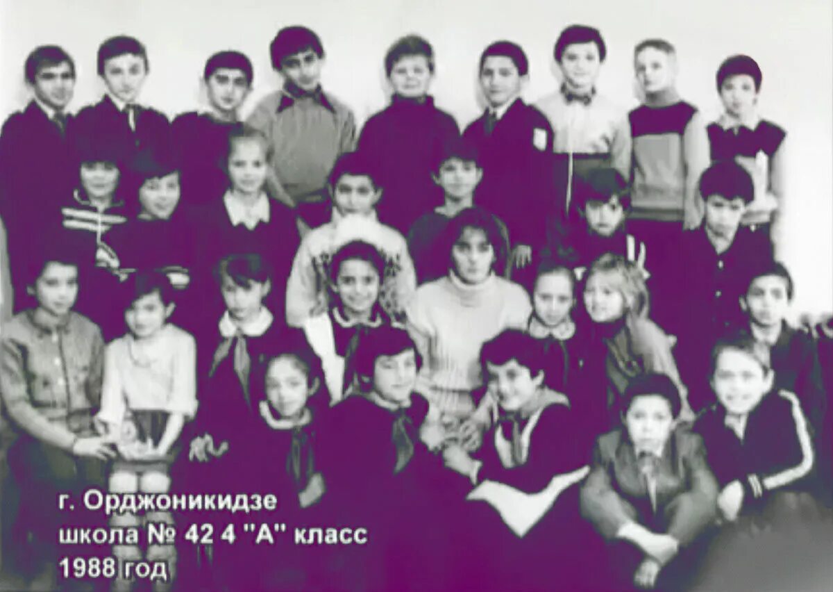 Заложники в орджоникидзе в 1988. 1 Декабря 1988 захват автобуса с детьми в Орджоникидзе. Захват в Орджоникидзе 1988. Захват детей в Орджоникидзе 1988. Орджоникидзе 1 декабря 1988 года.