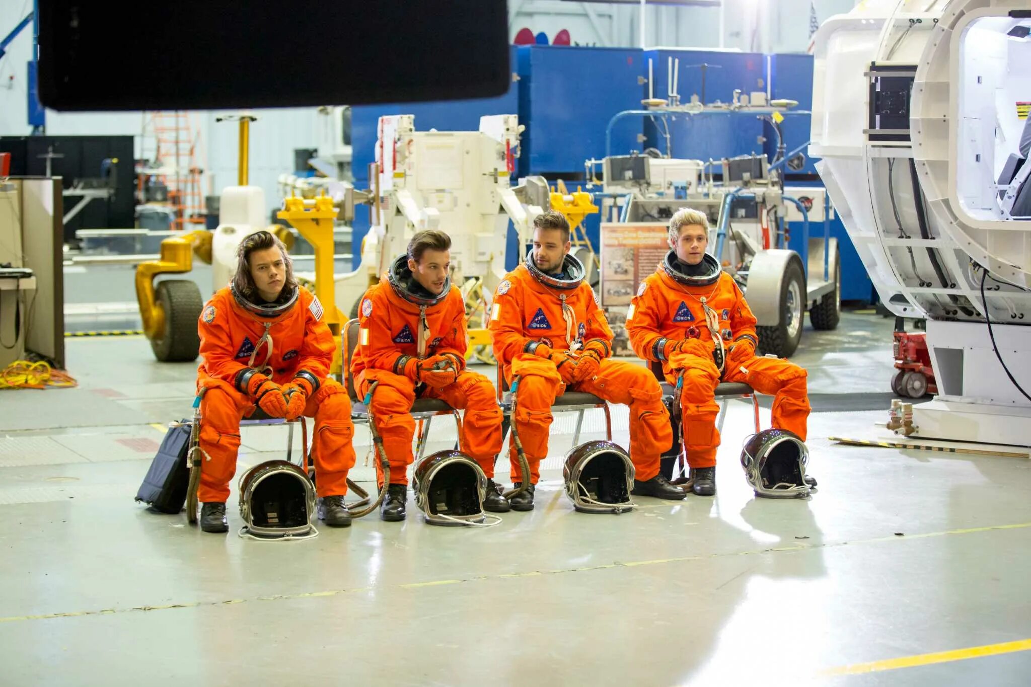 One Direction Drag me down. Drag me down Video. Drag me.