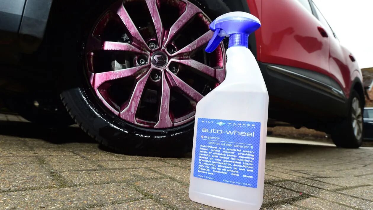 Clean the Wheels. Cleaning solution Volkswagen. Flat Magnetic Cleaner with Wheels 11050089. Flat Magnetic Cleaner with Wheels.