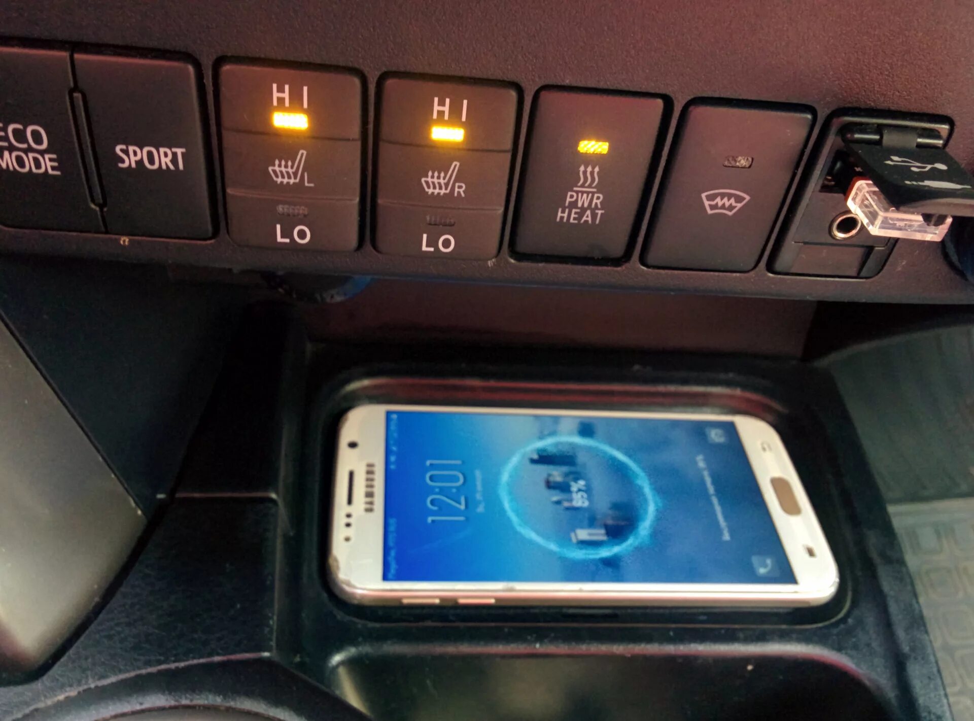 Штатная магнитола с USB - Toyota RAV4 (III), 2 л, 2008 года автозвук DRIVE2