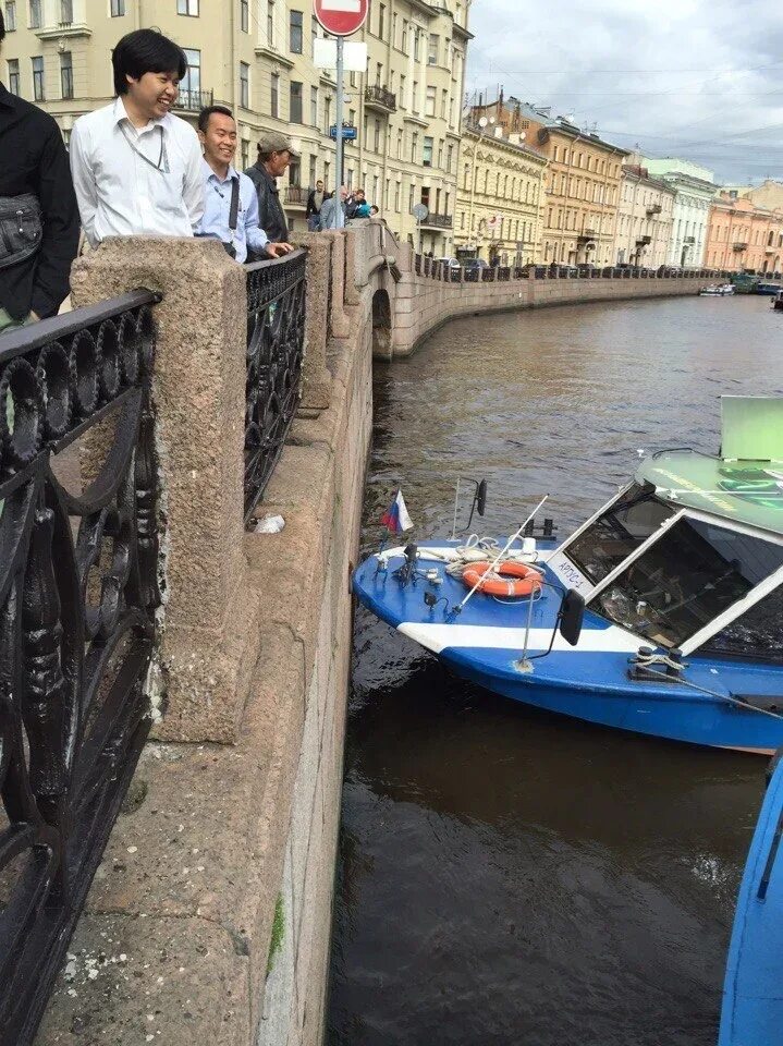 Мойка новости спб сегодня. Мойка для катера. Катер на река мойка. Катера в Санкт-Петербурге с туристами. Проект мойка прогулочное судно.