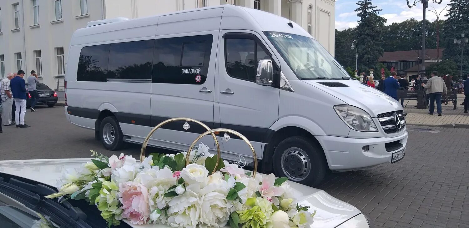 Мерседес спринтер свадебный. Украшение микроавтобуса на свадьбу. Аренда микроавтобуса на свадьбу. Аренда микроавтобуса на свадьбу. Мерседес спринтер на свадьбу.