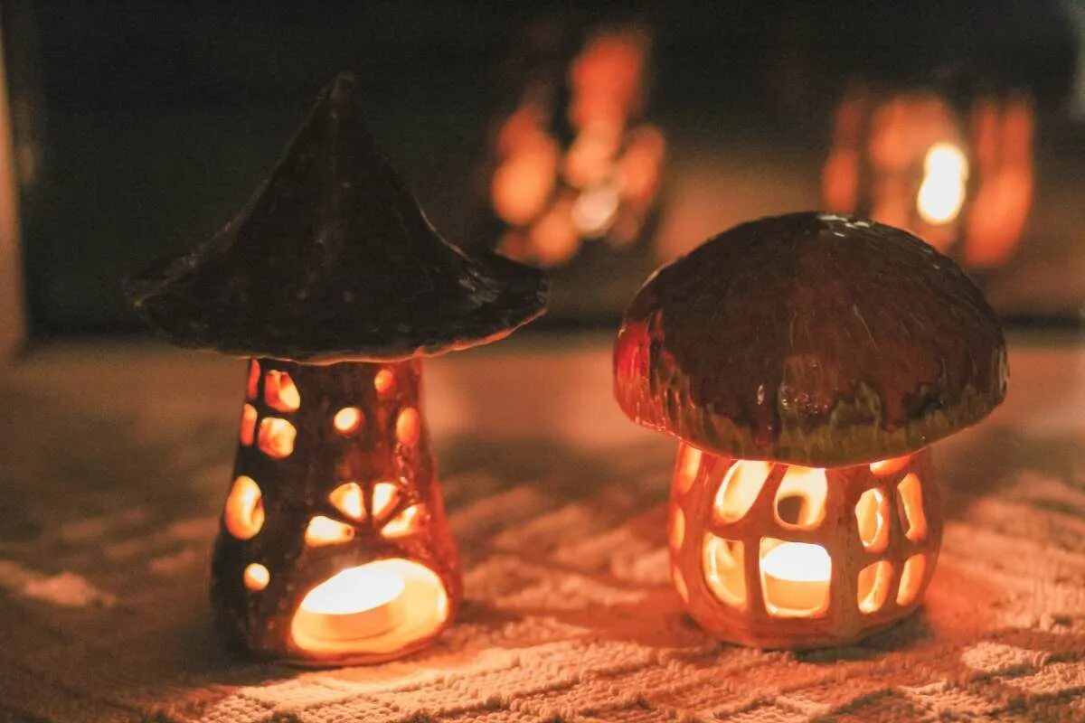 Ночник дом многоэтажка. Зажги в каждом домике. Подсвечник домик новогодний. Огоньки в окнах домов рисование в младшей группе. Огоньки в окнах домов рисование.