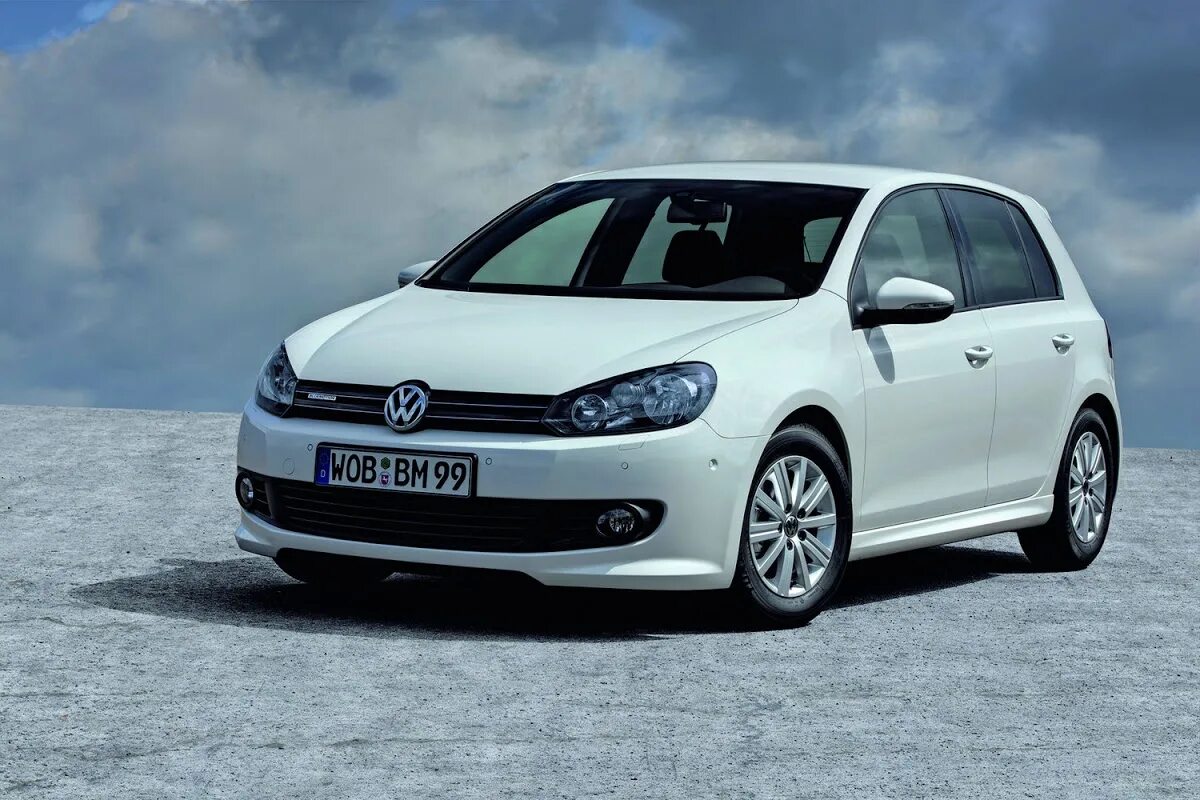 Фольксваген гольф 1.6 купить. Volkswagen Golf BLUEMOTION. Golf mk6 2012. Фольксваген гольф хэтчбек 2010. Фольксваген гольф поло дизель.