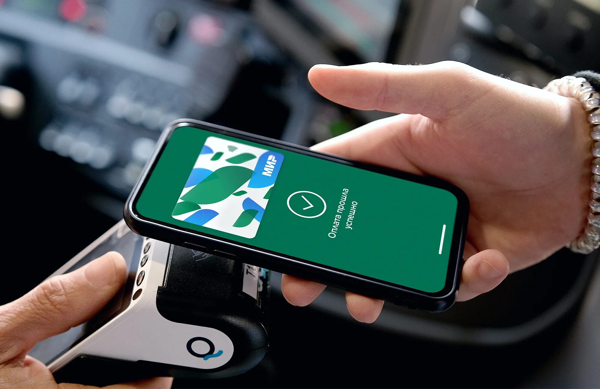 Бесконтактная оплата. Бесконтактные платежи samsung pay. Nfc в транспорте. Тройка в samsung pay. Общественный транспорт оплата смартфоном.