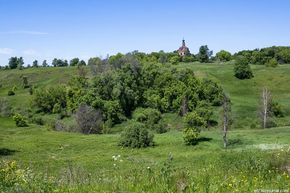 деревянный храм в селе большие меми татарстан. сеитово верхнеуслонский район. старинная деревня. свято-никольский храм кемчуг. чиганары.