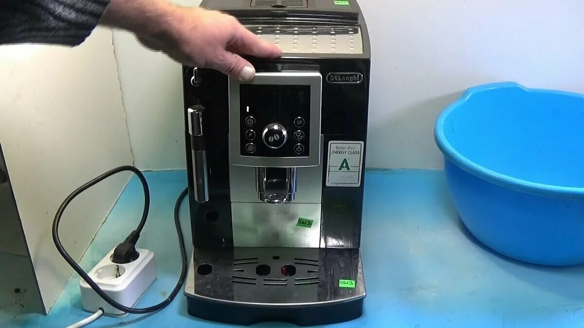 Делонги кофемашина 23,210. Кофемашина Delonghi Saeco. Кофемашина Delonghi ECAM290.22.B. Кофемашина Delonghi magnifica ECAM 29. В кофемашину попала вода