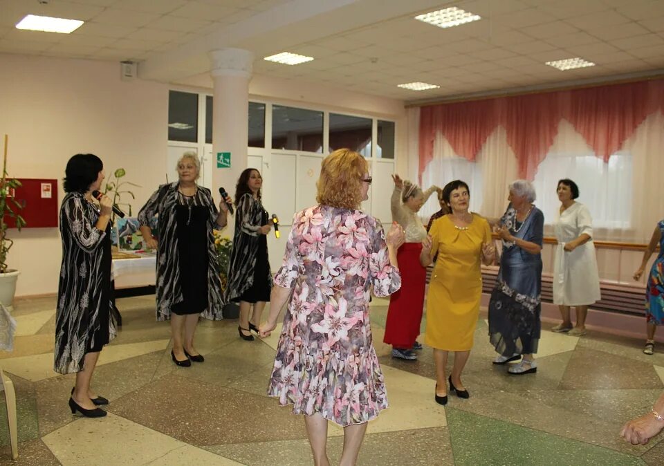 Клуб для тех кому за 50. Танцевальный вечер для пожилых. Танцевальные вечера "для тех, кому за 50". Вечеринка кому за 50. Танцевальный вечер для людей пожилого возраста.