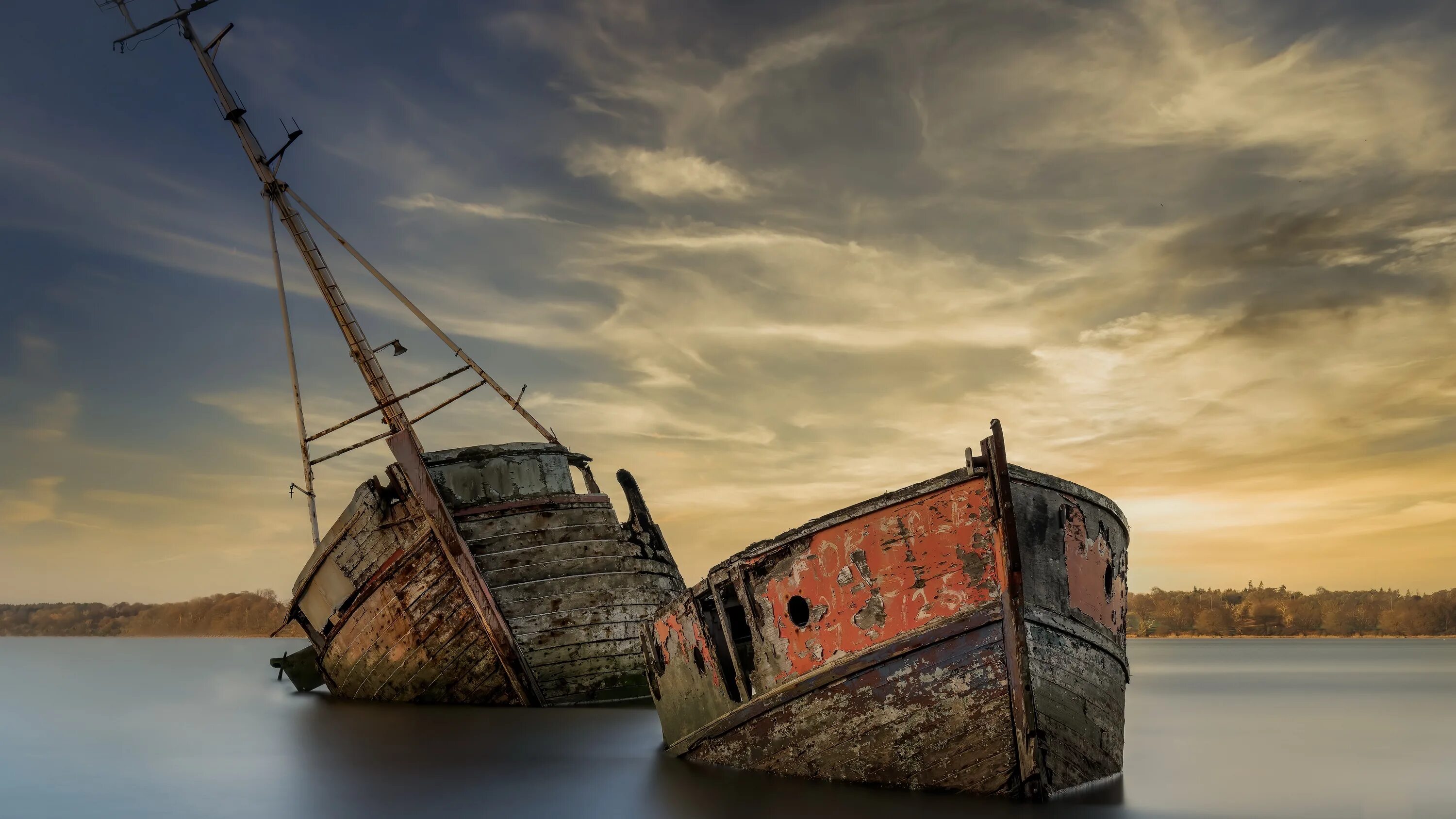 Море корабль берег. Ship shore. Ship shore. Разбитый корабль ричард матесон. Корабли на мели заброшенные.