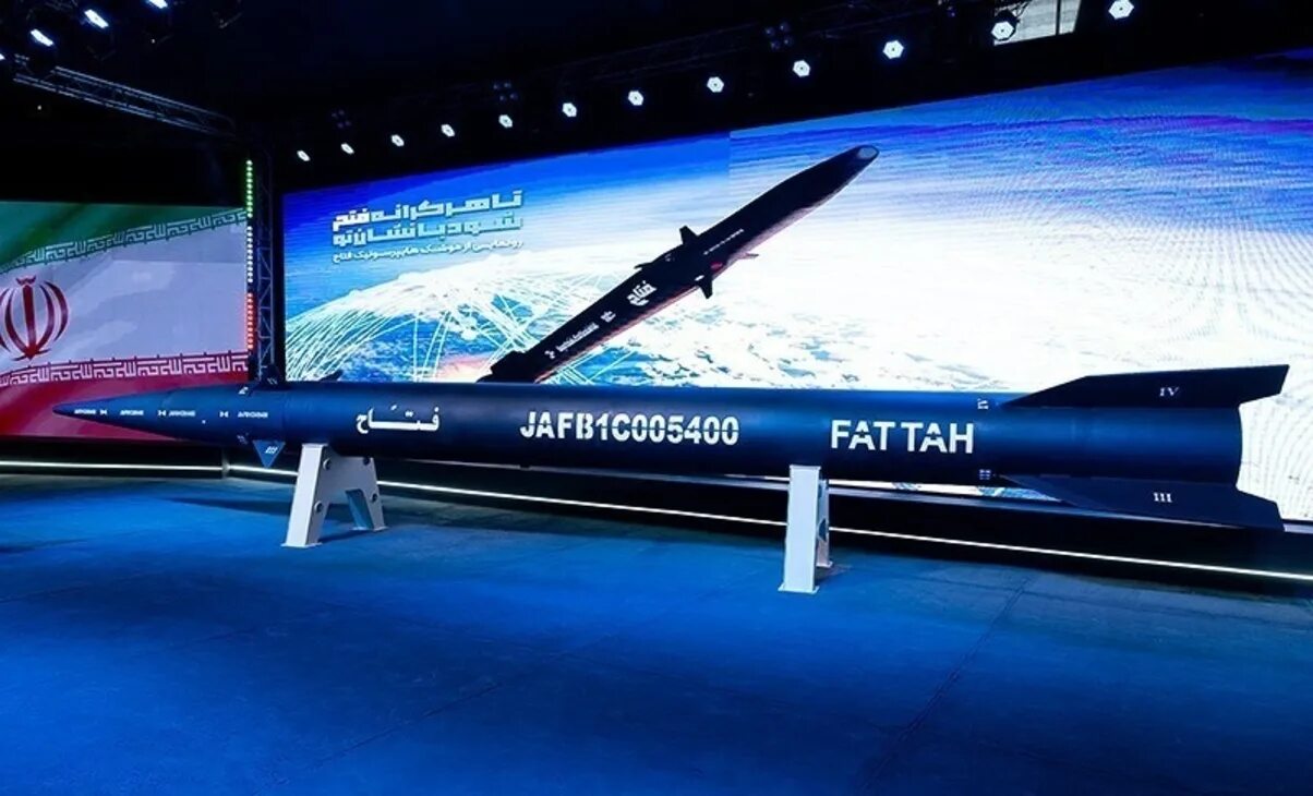 Hypersonic missiles. Космическая ракета. Fattah 2 ракета пакистан. Fattah 2 ракета. Ракета фаттах гиперзвуковая иранская.