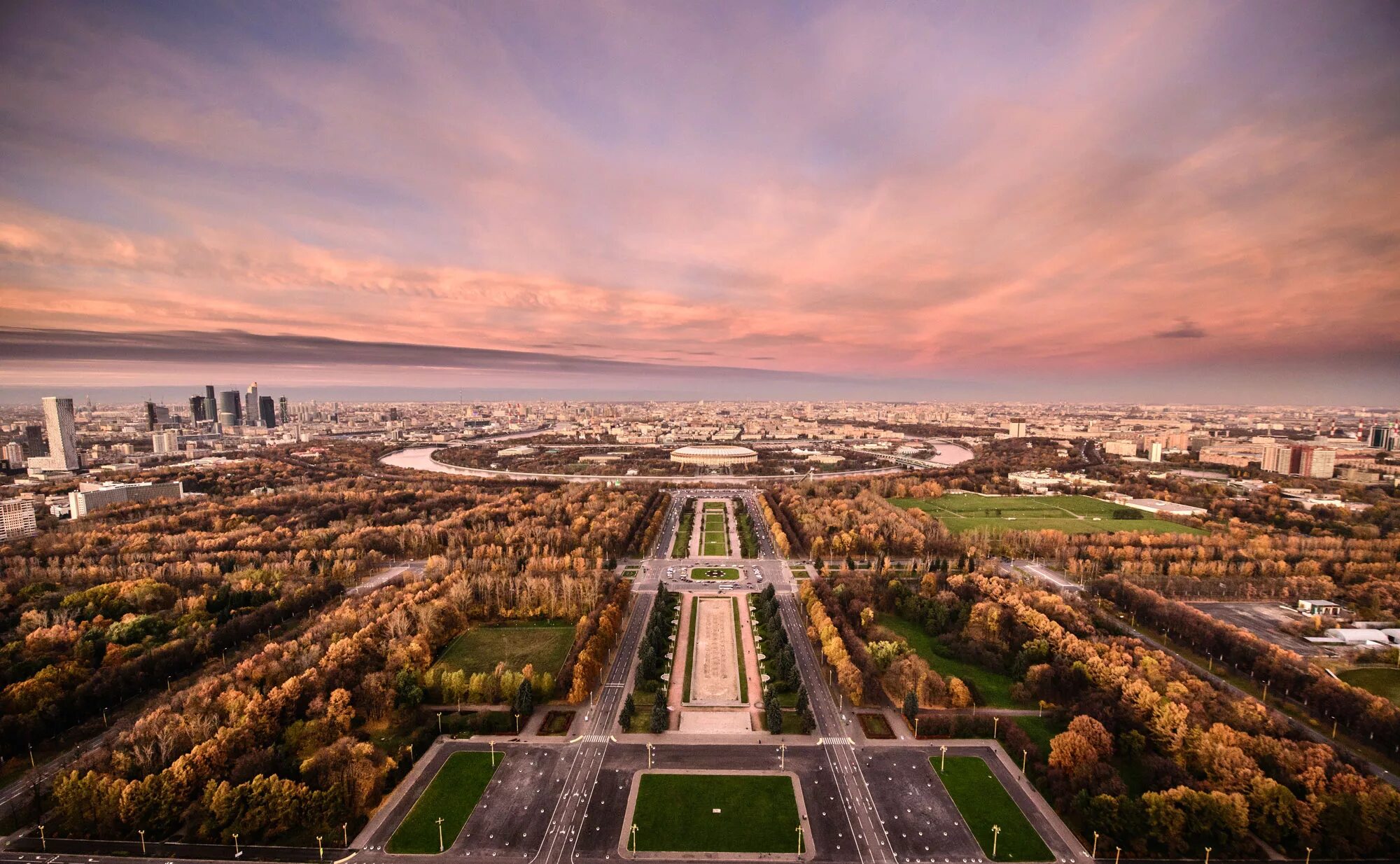 Красивый город площадка. Воробьёвы горы Москва смотровая площадка. Смотровая площадка МГУ Воробьевы. Смотровая площадка Москва мну. Парк Воробьевы горы смотровая площадка.