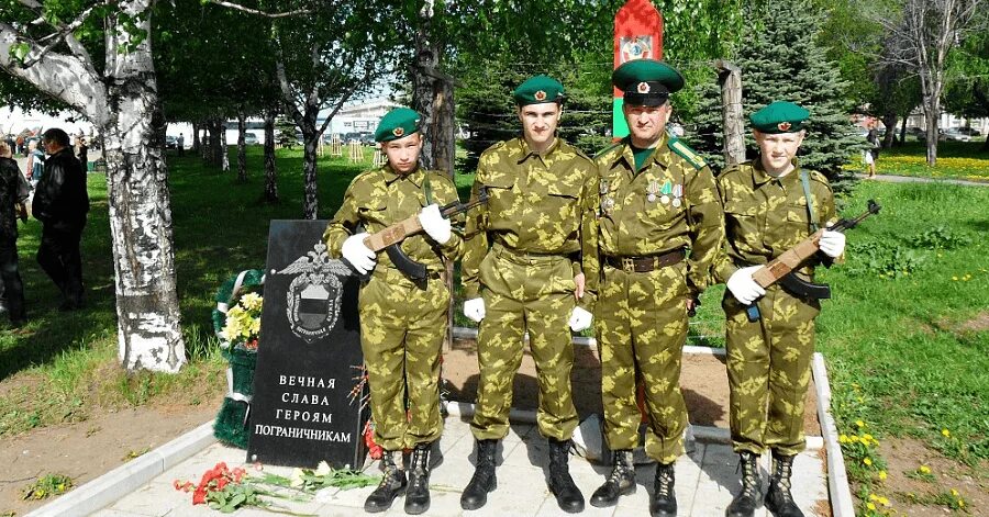 Участковые каменск уральский. Погранцы Каменска-Уральского. День погранвойск в Каменск-Уральский. Пограничники Североуральска. Парк пограничников в Заводоуковске.