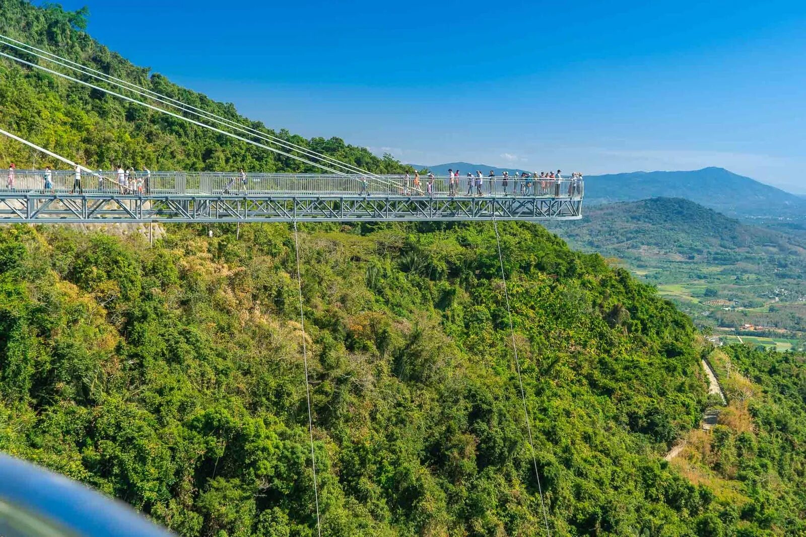 Остров хайнань стеклянный мост. Парк янода хайнань стеклянный. Мост хайнань. Парк янода хайнань стеклянный. Стеклянный мост хайнань.