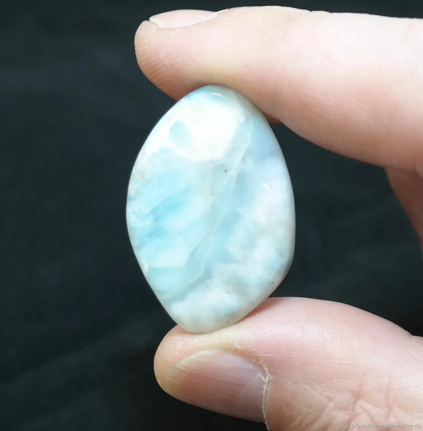 Ларимар камень купить. Ларимар камень. Камень Доминиканы голубой Ларимар. Ларимар кулон. Ларимар Бусины.