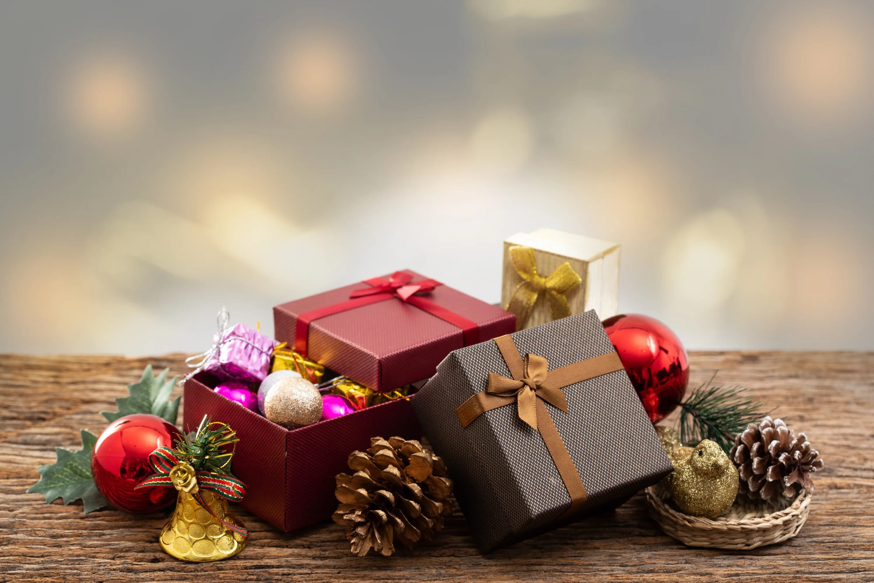 Новый год подарок россия. Подарки на Рождество красивое ото. Подарки на Рождество в Великобритании. Christmas presents. Christmas Gift Box.