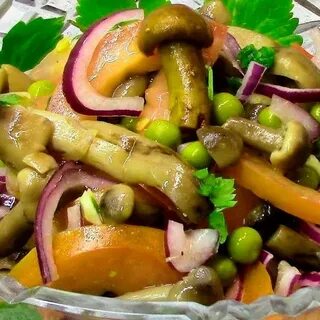 Салат с опятами курицей огурцом