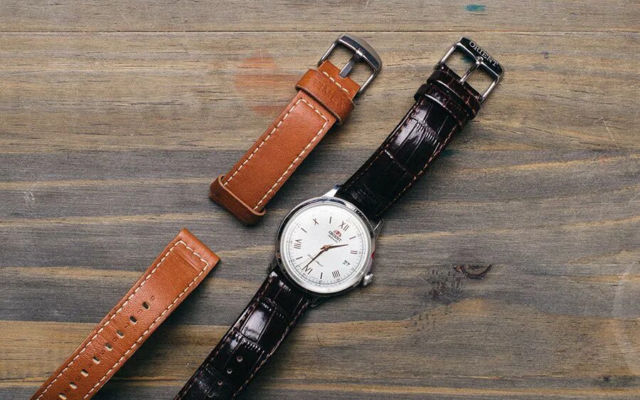 Комбинация на часах. Часы Заря 1963 кожаный ремешок. Кожаный ремешок для часов Cimier 3103. Ремешок для часов Филип Лоуренс. Часы с ремешком.