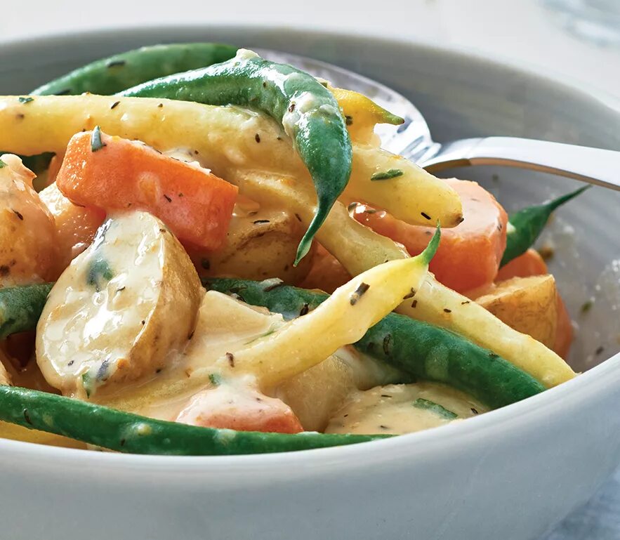 Вареные овощи. Морковка на пару в мультиварке. Овощной гарнир. Таблица жарки овощей. Калории в морковке на пару.