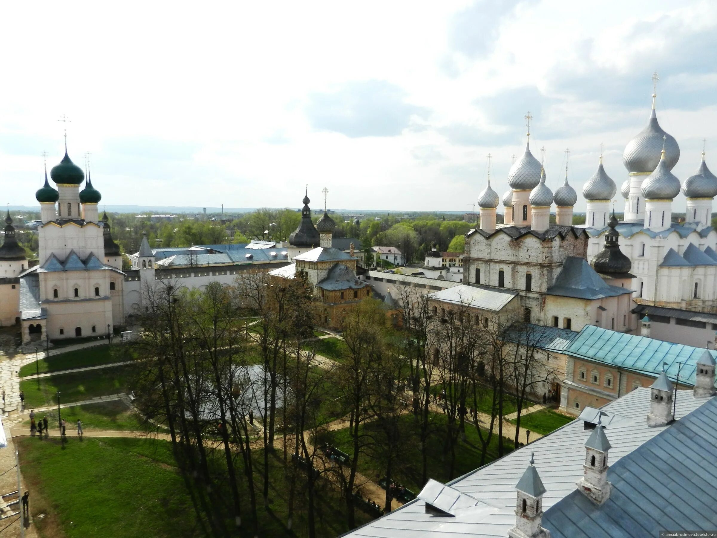 Ростовский Кремль Архиерейский двор. Архиерейский двор в Ростове Великом. Ростов Великий достопримечательности Архиерейский двор. Архиерейский дом Ростов Великий. Птичий двор ростов великий