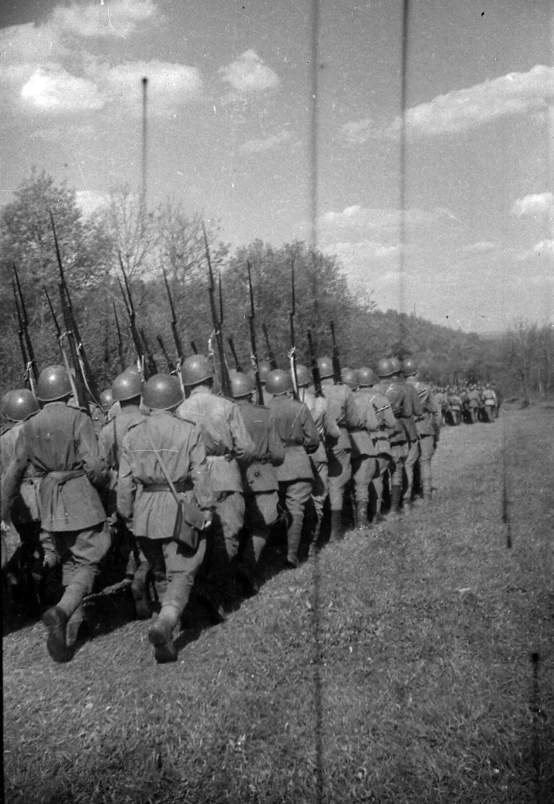 Стрелковая рота в Великую отечественную войну. Солдаты РККА 1941 на марше. Пехотинец РККА 1941 году.