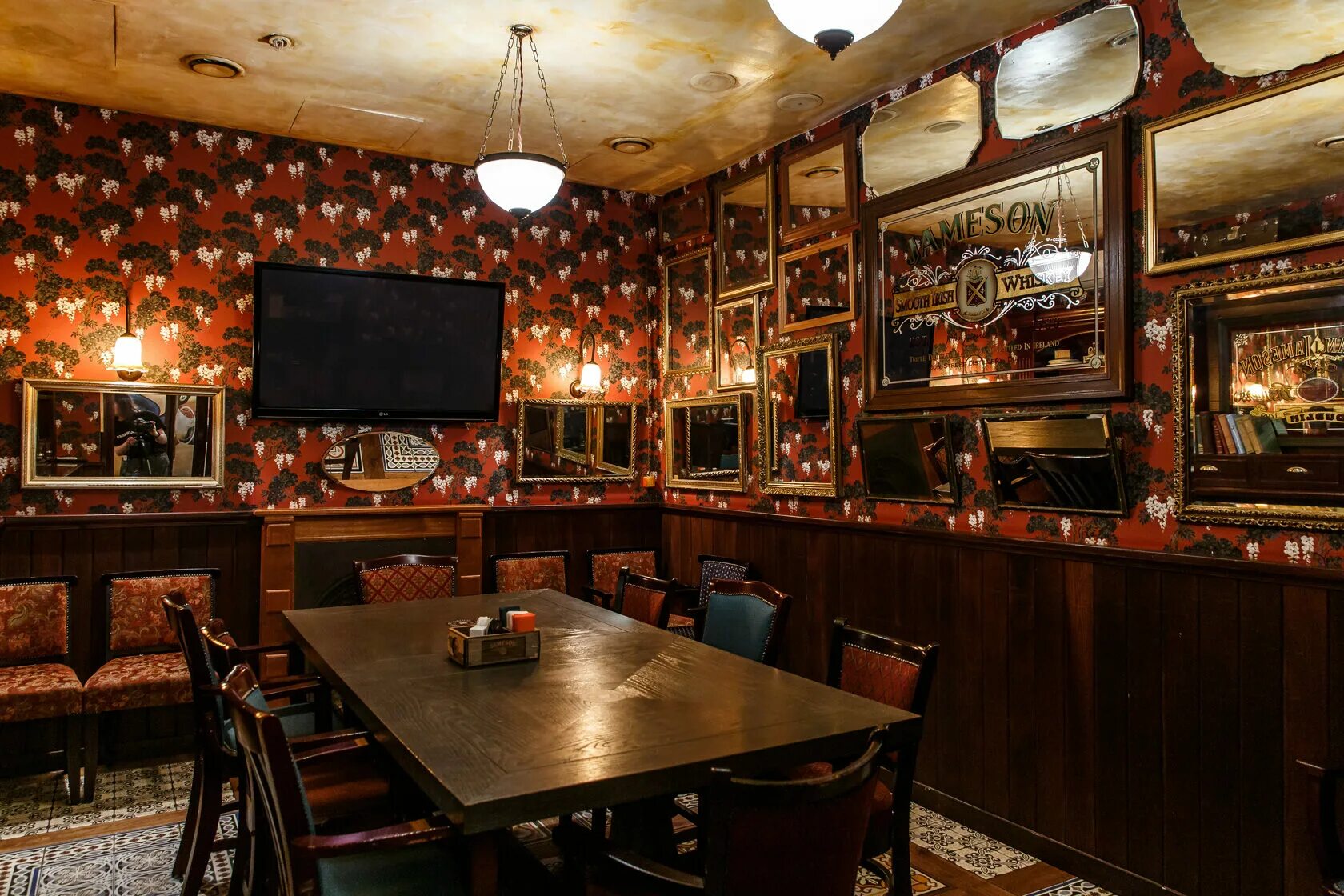 Ирландский паб большая дмитровка 13. Паб tap & barrel. Баррель паб. Ирландский паб большая дмитровка 13. Tap barrel pub, москва.