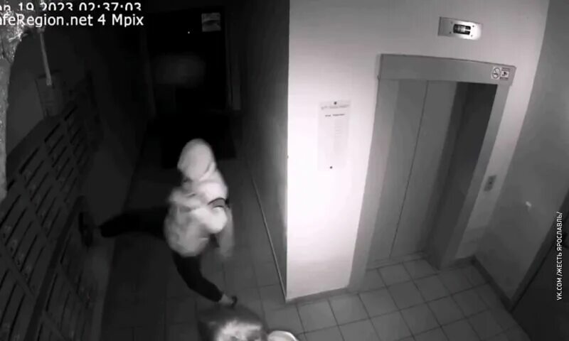 В Подъезде Видео
