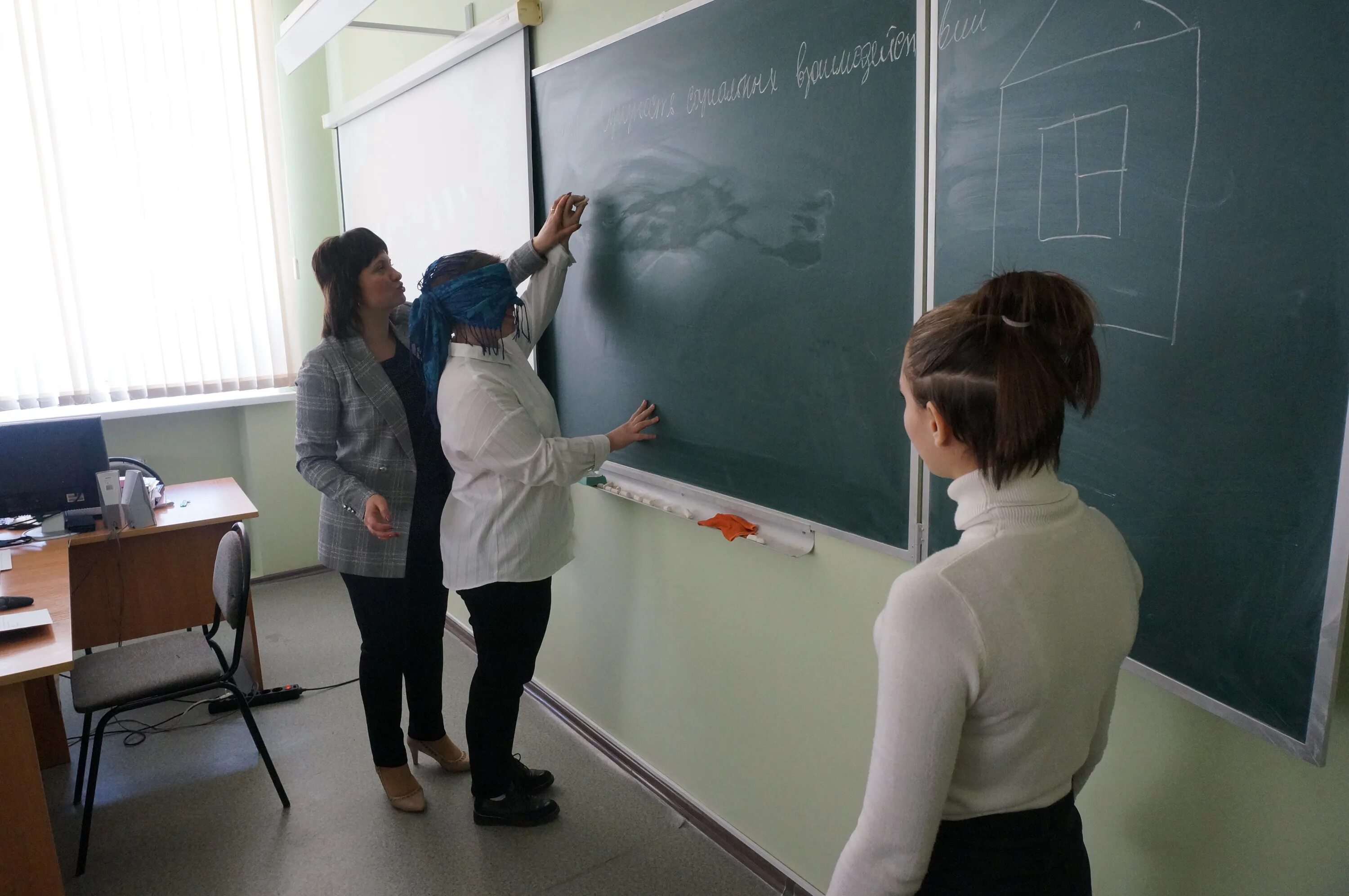 занятия в рамках проекта. группа людей. занятия изо с дошкольниками. сад для дошкольников. занятия в рамках проекта.