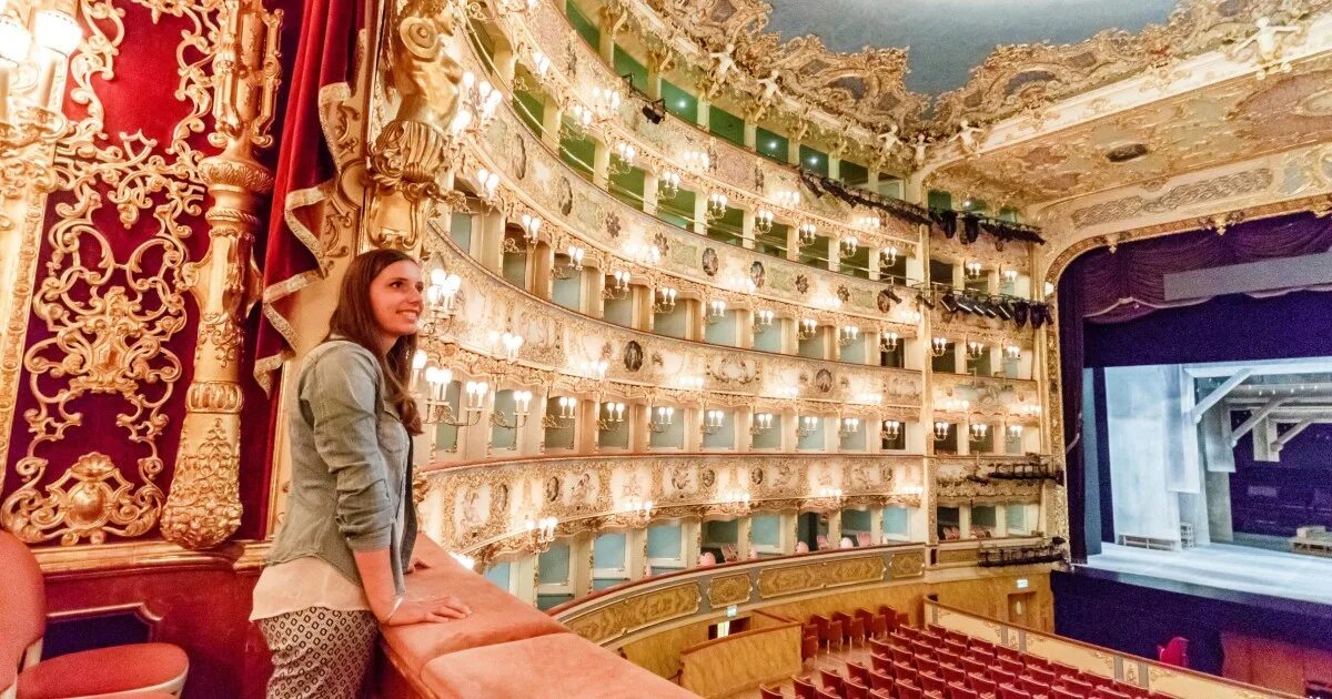 Teatro veneziano ул. Театро венециано. Фотографироваться в театре. Розы люксембург, 4 фото. Театро венециано.