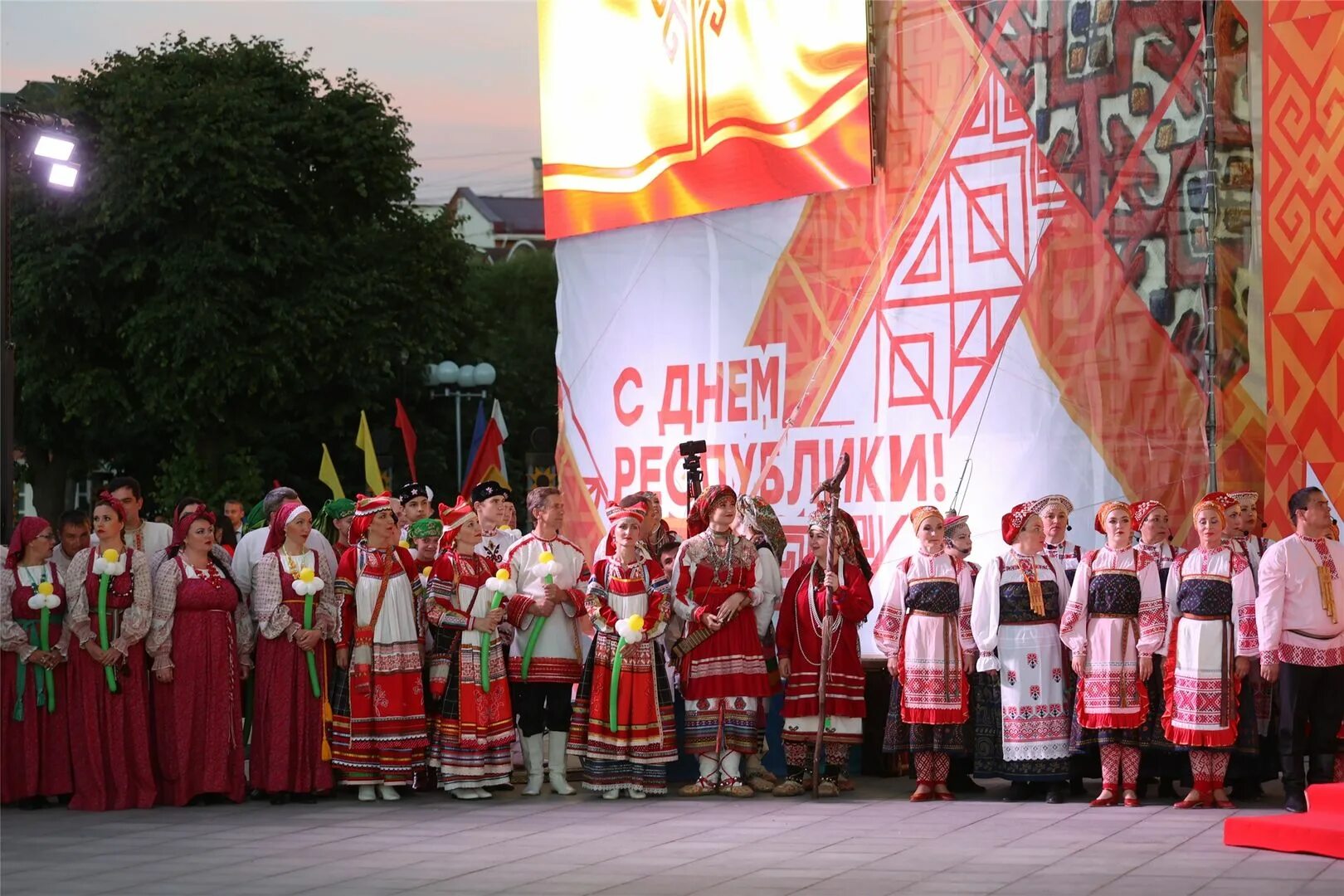 В чувашской республике живут. 24 Июня день Чувашской Республики. День Республики Чувашия 2022. Чувашская Республика Чебоксары. Чуваши (Республика Чувашия) / праздник Сурхури.