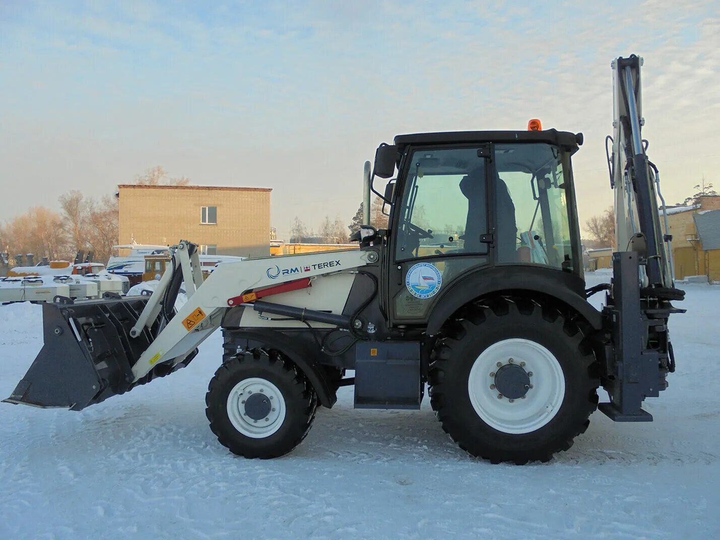 Погрузчик tlb. Экскаватор tlb 825-rm. Экскаватор погрузчик терекс 825. Экскаватор погрузчик терекс 825. Погрузчик terex 970.