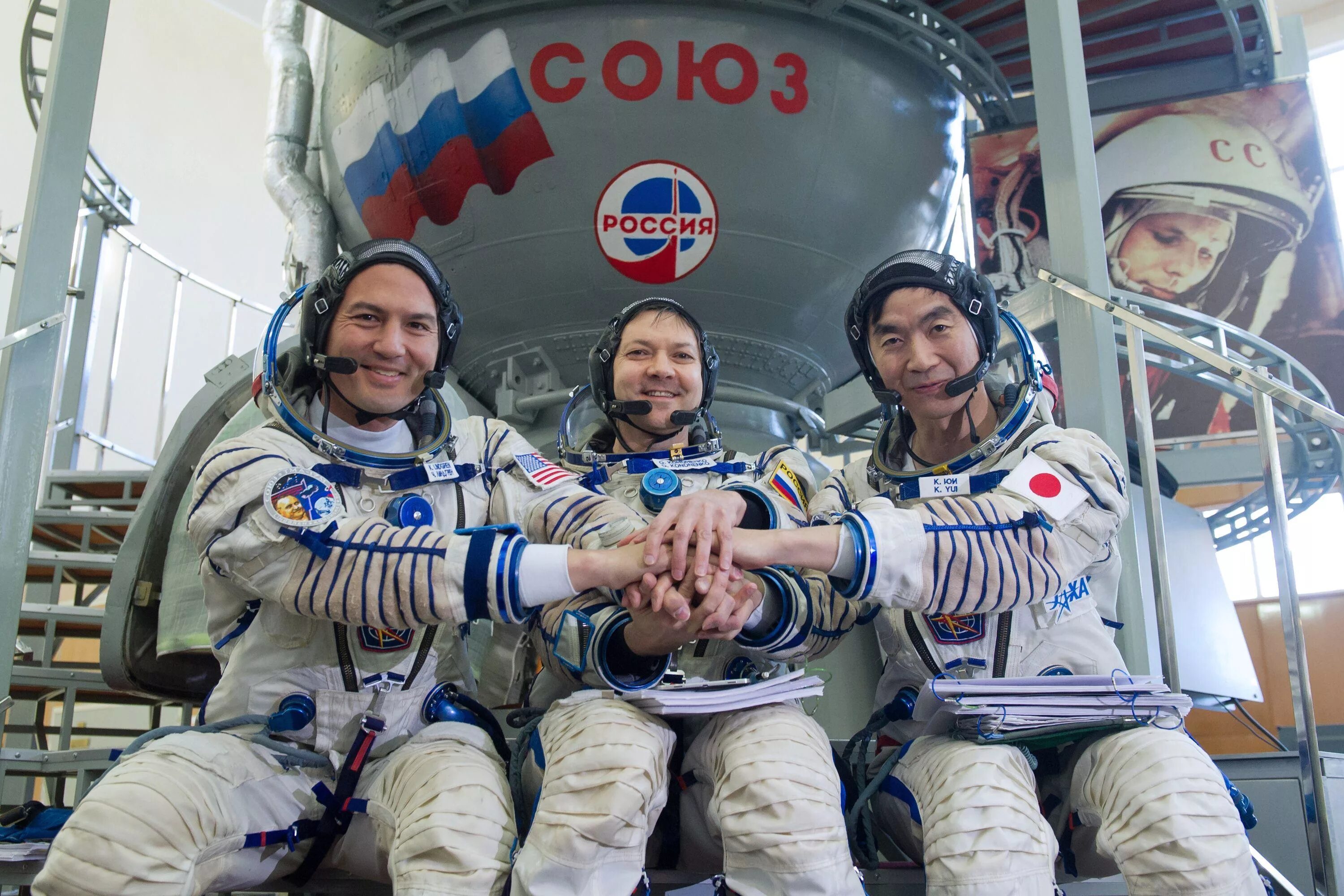 Какой корабль сейчас в космосе. Экипаж МКС Олега Кононенко. Современная космонавтика. Космонавты на МКС. Космонавт на орбите.