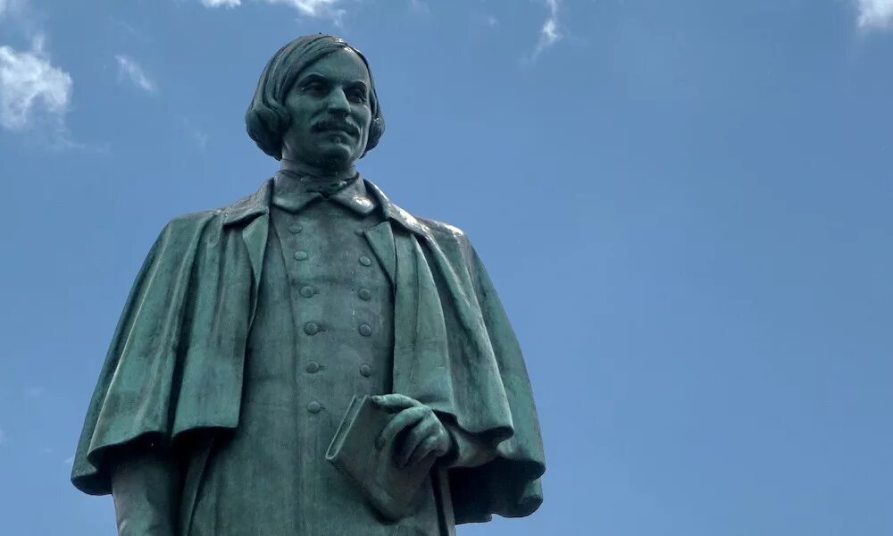 андреев памятник гоголю в москве. гоголь николай васильевич памятник. памятник гоголю в полтаве. памятник гоголю на гоголевском бульваре. гоголь николай васильевич памятник.