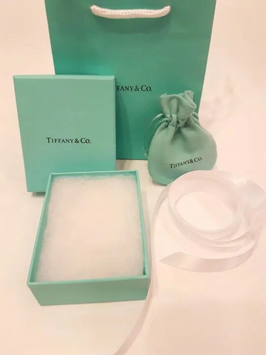 Коробка тиффани. Коробочка Tiffany. Коробка от Тиффани. Коробки украшений Тиффани.