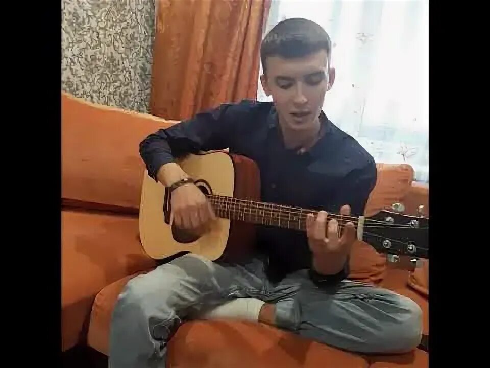 Гитара облакоченая на дерево фото. Песни под гитару облака. Песни под гитару облака. Бой гитары лиманского. Нурлан исмагилов.