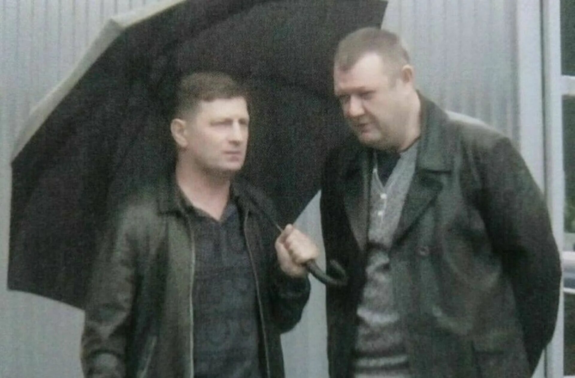 Встреча бандитов. Бандиты стали бизнесменами. Малиновый пиджак 90е бригада. Бандиты фильм франция 2007. Тверские волки банда александр осипов.